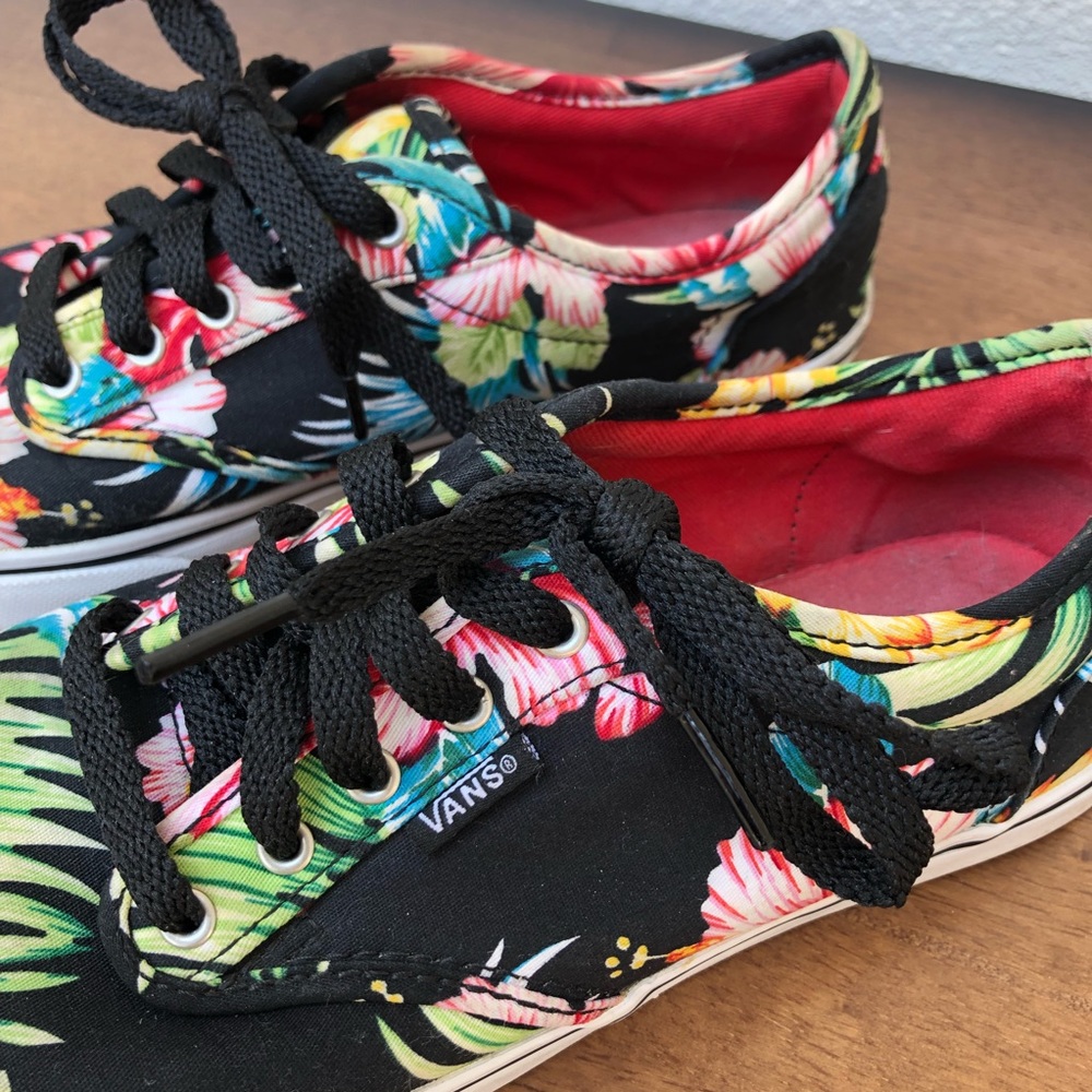 Vans Era Hawaiian Hibiscus Floral Canvas Lace-up Shoes (Women's 7.0) - Picture 4 of 11